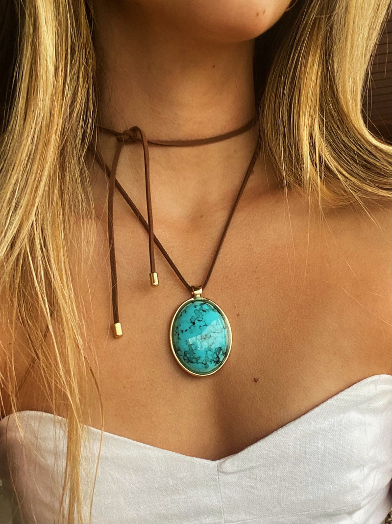 Colar Dali Turquesa no courinho - Lucky Bijoux