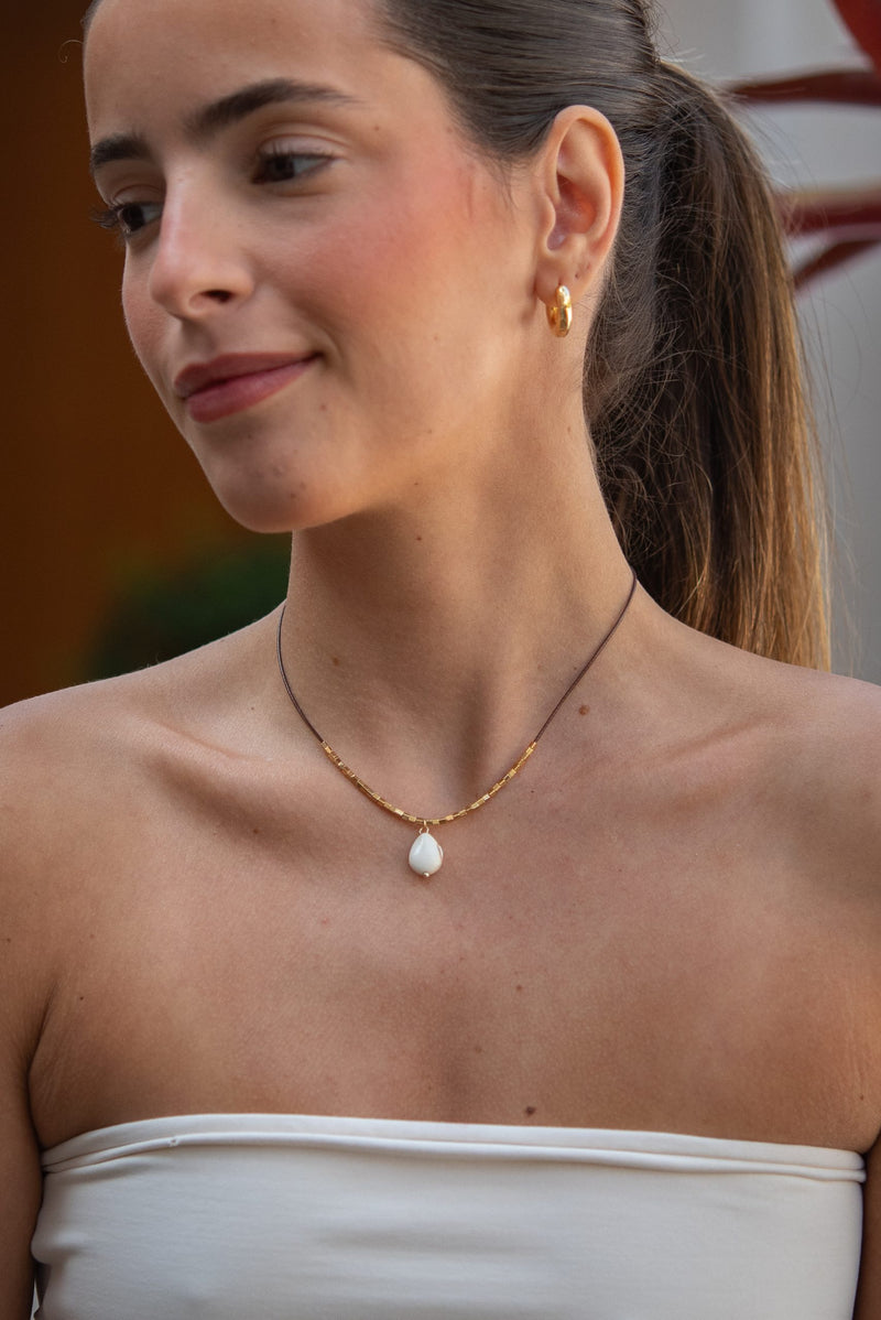 Colar Pedrinha Branca - Colar Dourado Lucky Bijoux