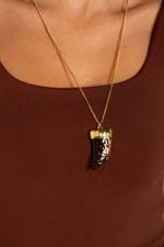 Colar Dente Marrom