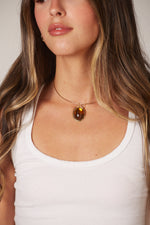 The Lucky Necklace - Âmbar Oval Gem